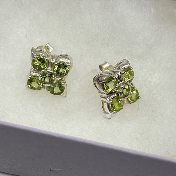 Vintage Sterling Silver Natural Green Peridot Gemstone Necklace & Earring Set - Picture 6 of 17